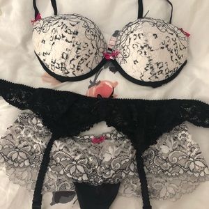 La Senza Bra and panty set with garter